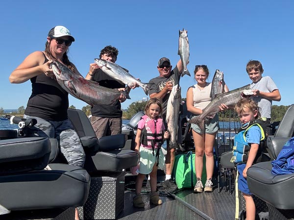 Fishing-Trips-with-Happy-Customers-New